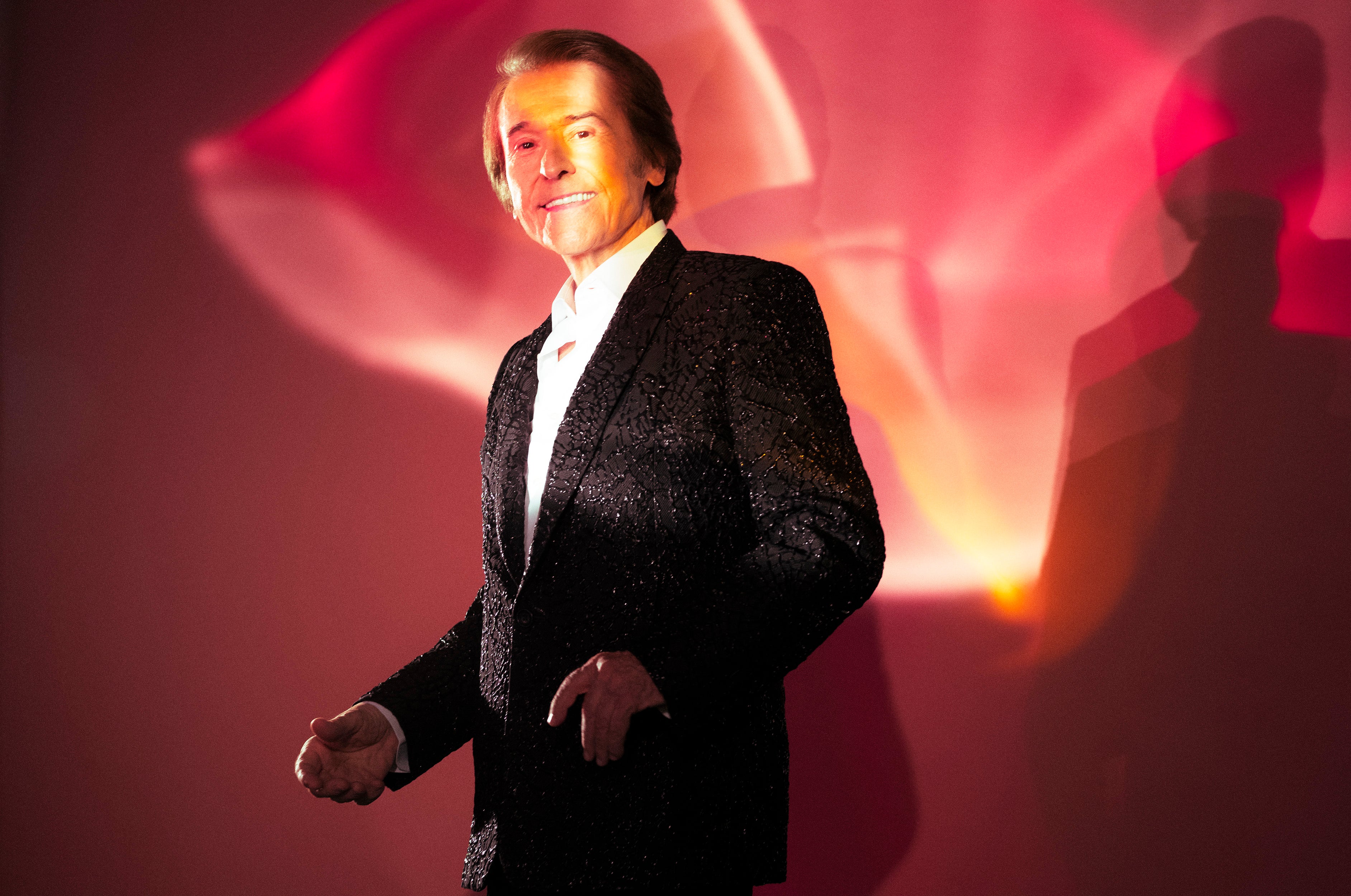 Raphael regresa a la Comunitat Valenciana con su gira 'Victoria' Raphael regresa a la Comunitat Valenciana con su gira 'Victoria'