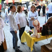 Imagen de archivo de la feria de l´Estoc en la plaza Mayor de Vila-real. Imagen de archivo de la feria de l´Estoc en la plaza Mayor de Vila-real.