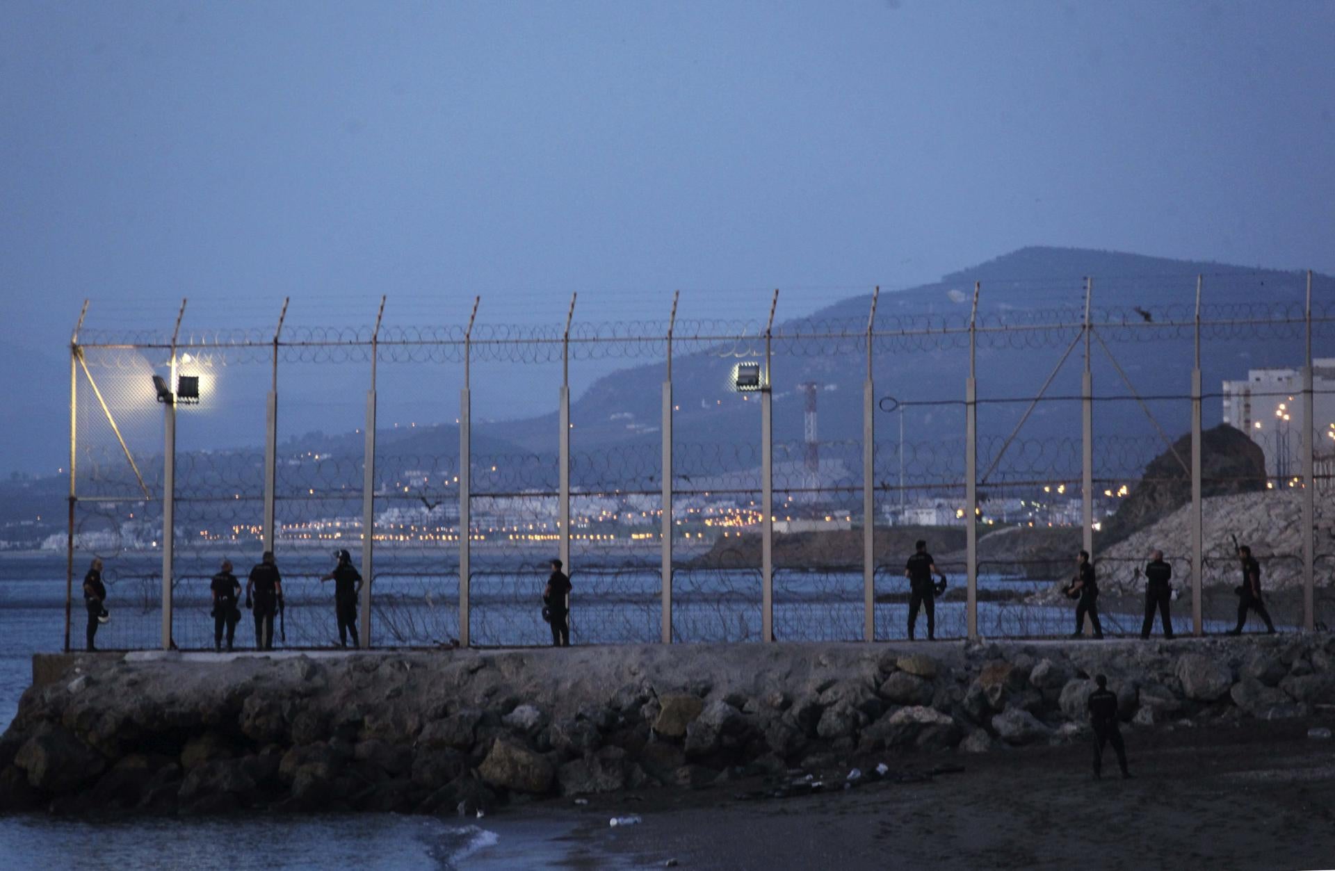 Alerta en la frontera en Ceuta por un anuncio en redes que incita a una entrada masiva Alerta en la frontera en Ceuta por un anuncio en redes que incita a una entrada masiva