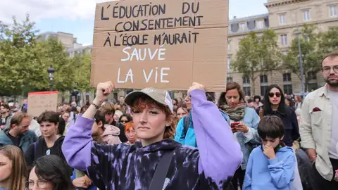 Manifestantes en París en apoyo a Gisèle Pelicot Miles de manifestantes en París en apoyo a Gisèle Pelicot, la mujer drogada por su marido y violada por decenas de hombres