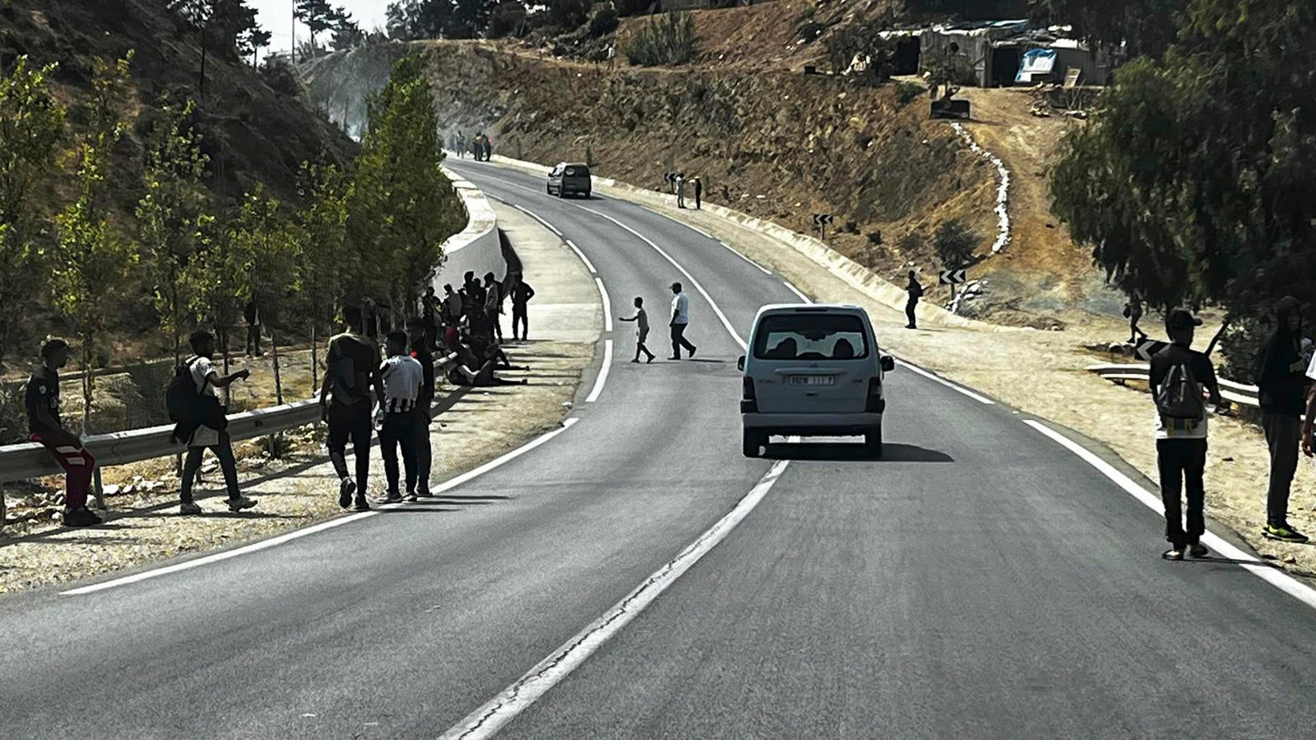 Marruecos impide un asalto masivo de jóvenes inmigrantes a la frontera de Ceuta Marruecos impide un asalto masivo de jóvenes inmigrantes a la frontera de Ceuta