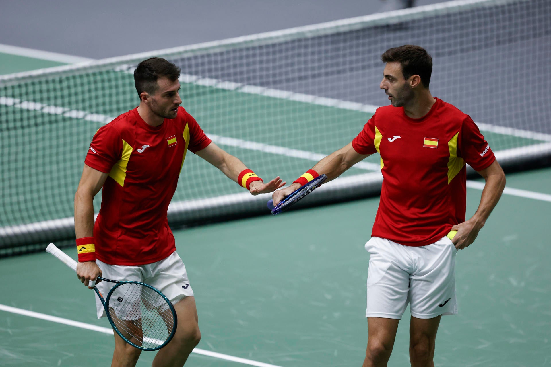El dobles también se abona a la remontada y España supera a Australia para acabar primera El dobles también se abona a la remontada y España supera a Australia para acabar primera