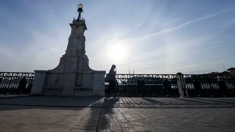 Cielos despejados y sol El tiempo para este lunes continúa estable, con cielos poco nubosos y aumento de las temperaturas
