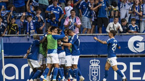 Celebraci&oacute;n del gol del Oviedo