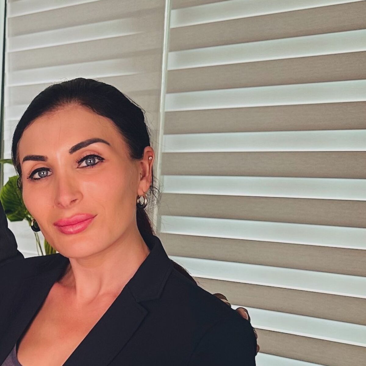 quien-laura-loomer-agitadora-extrema-derecha-que-acompana-trump_104.jpg?crop=1023,1023,x0,y58&width=1200&height=1200&optimize=low&format=webply