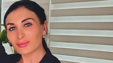 Quién es Laura Loomer, la agitadora de extrema derecha que acompaña a Trump Quién es Laura Loomer, la agitadora de extrema derecha que acompaña a Trump