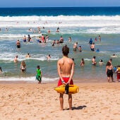 Una mayor concienciación y la prevención reducen el número de atenciones de los servicios de vigilancia y socorrismo en las playas de la comarca 