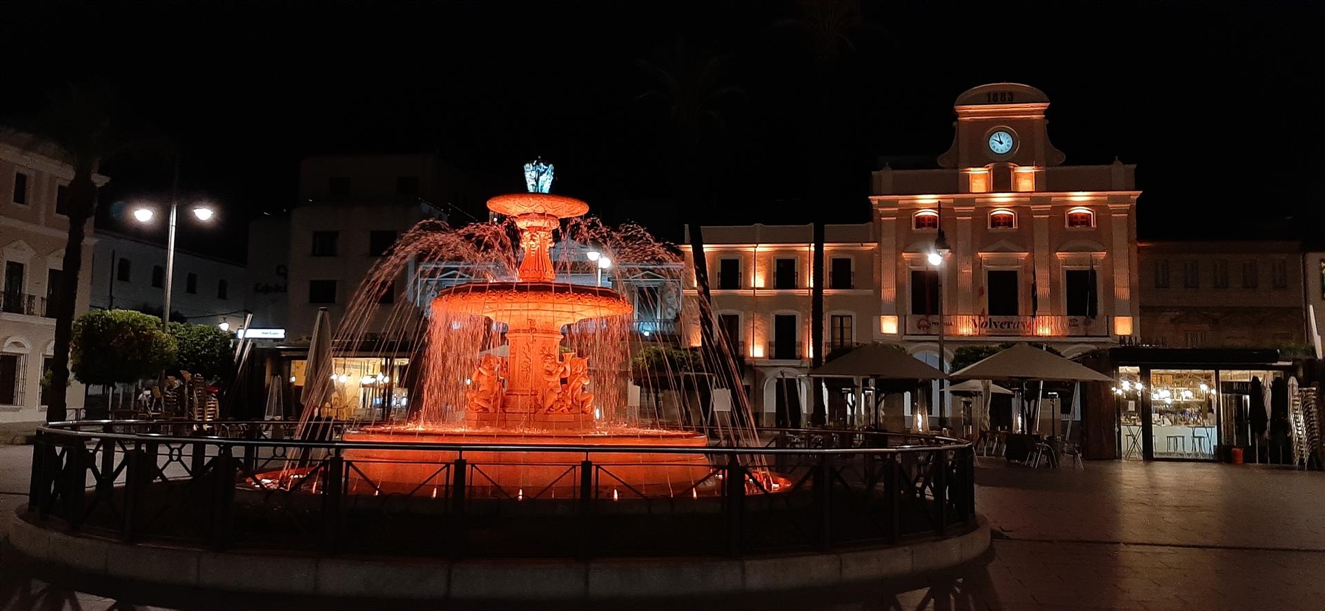 El ayuntamiento y monumentos de Mérida se iluminan de color naranja este martes por el Día de la Seguridad del Paciente El ayuntamiento y monumentos de Mérida se iluminan de color naranja este martes por el Día de la Seguridad del Paciente