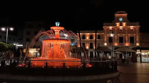 El ayuntamiento y monumentos de Mérida se iluminan de color naranja este martes por el Día de la Seguridad del Paciente El ayuntamiento y monumentos de Mérida se iluminan de color naranja este martes por el Día de la Seguridad del Paciente