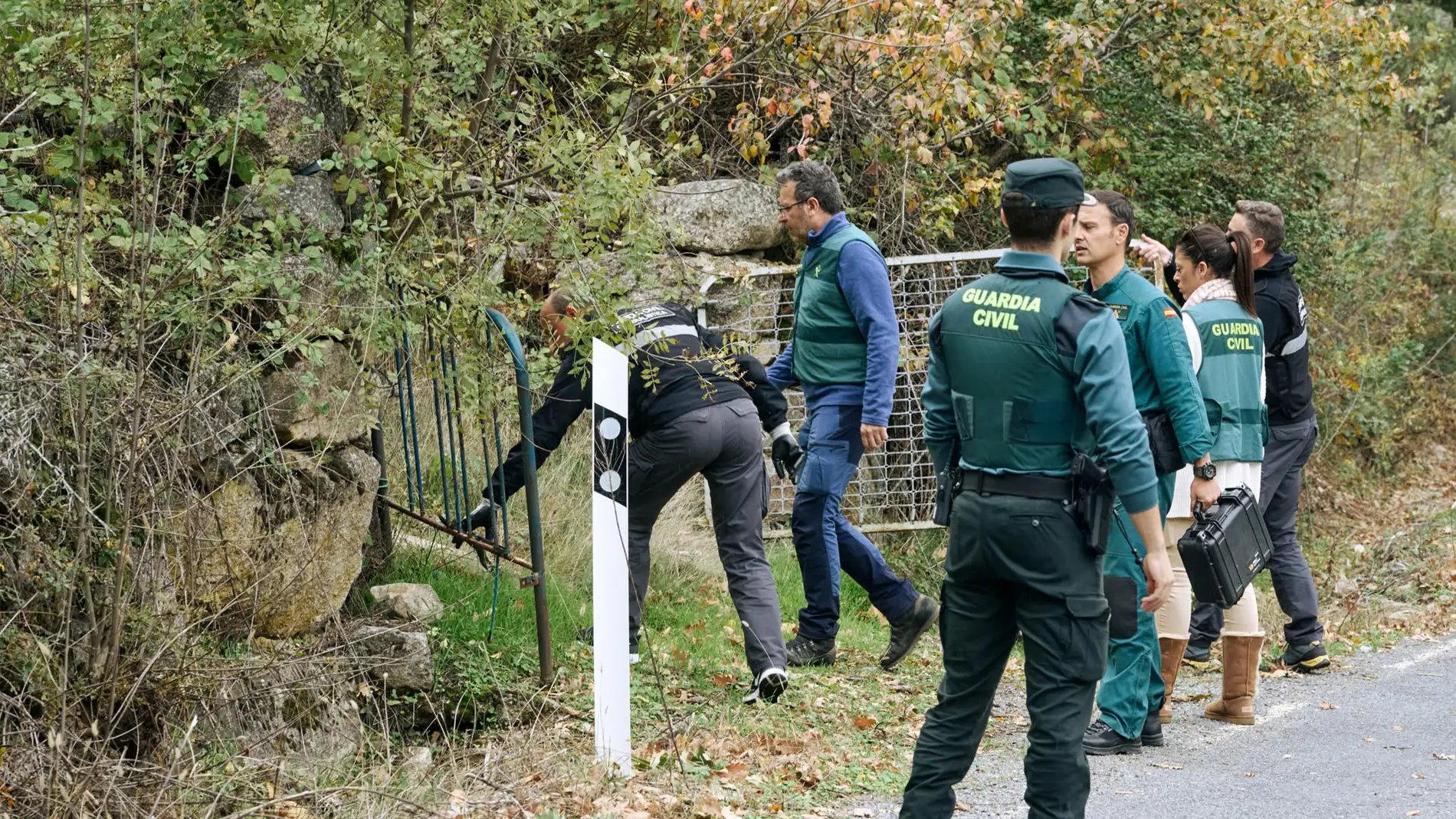 Imagen de archivo de la Guardia Civil durante un registro en Ávila en la finca en la que fueron hallados restos de Juana Canal Imagen de archivo de la Guardia Civil durante un registro en Ávila en la finca en la que fueron hallados restos de Juana Canal