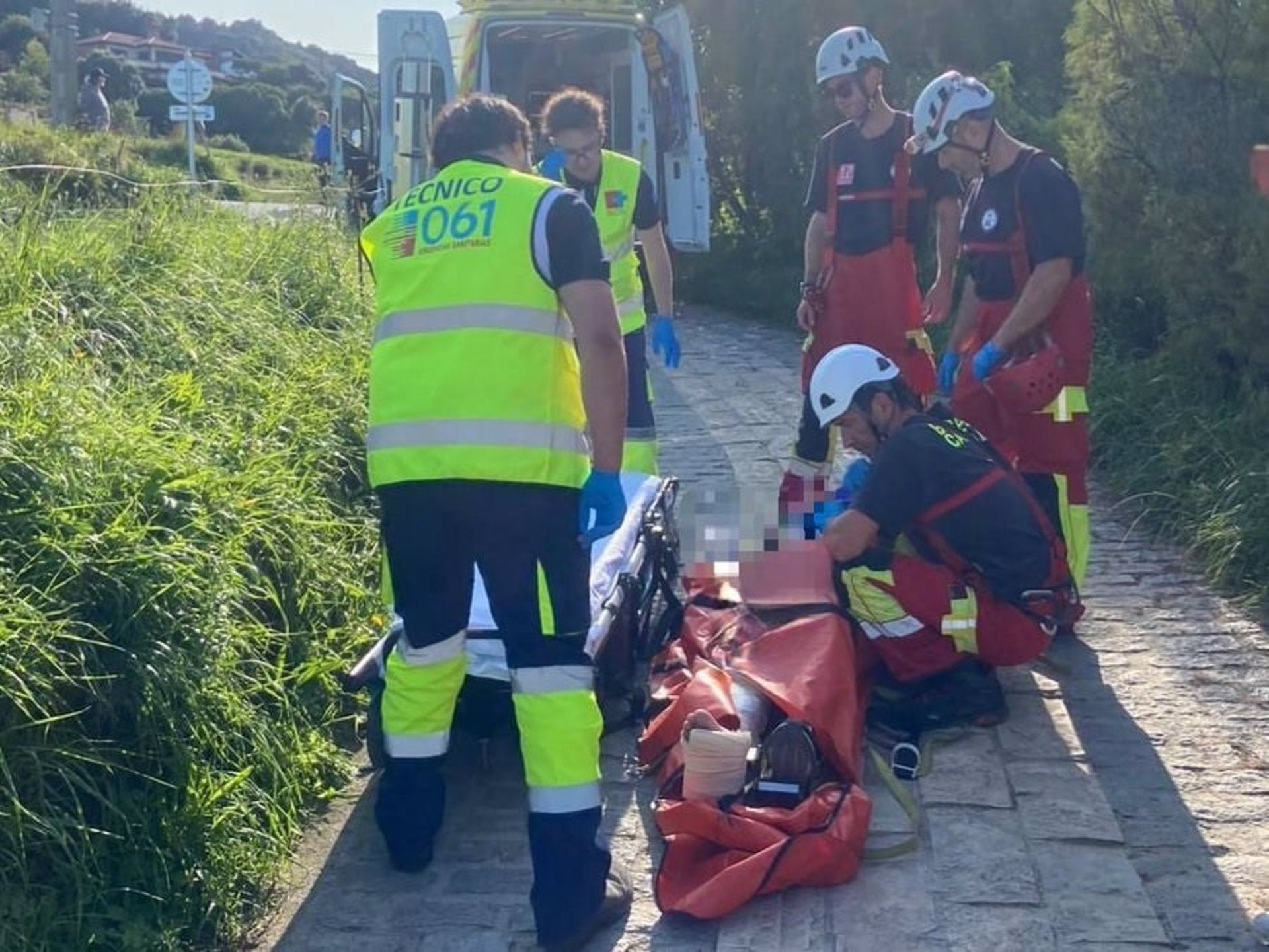 Evacuado un hombre lesionado en una pierna de la playa de Amio Evacuado un hombre lesionado en una pierna de la playa de Amio