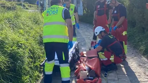 Evacuado un hombre lesionado en una pierna de la playa de Amio Evacuado un hombre lesionado en una pierna de la playa de Amio