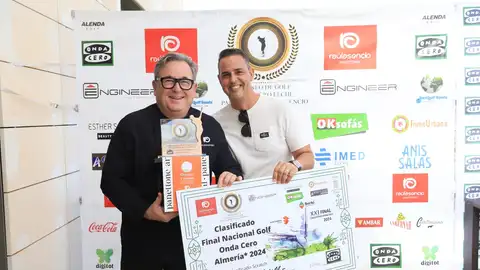 Raúl Asencio hace entrega del premio a Jaime Vicente Cutillas. Raúl Asencio hace entrega del premio a Jaime Vicente Cutillas.