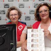 Consoli García y Trini Pérez, vicepresidenta y presidenta de Cruz Roja Valdepeñas