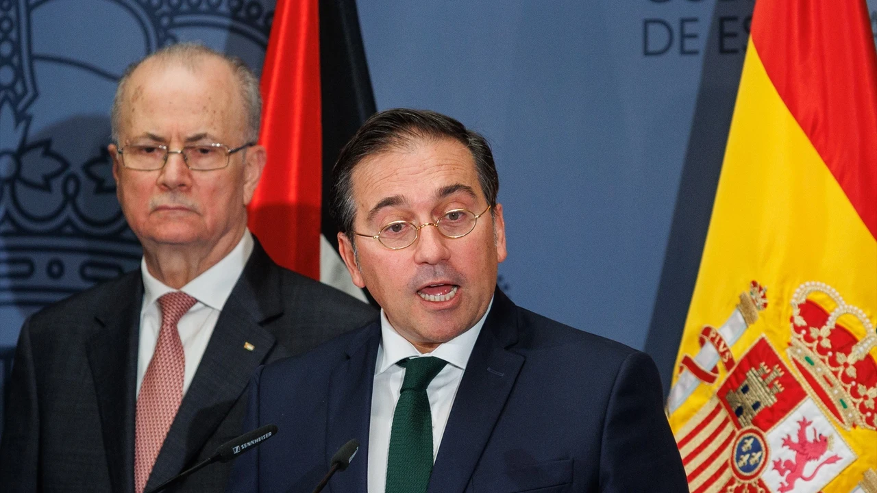 El ministro de Asuntos Exteriores, Unión Europea y Cooperación, José Manuel Albares, tras una reunión para abordar el conflicto entre Palestina e Israel
