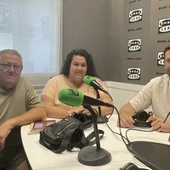Vicent y Noelia Llinares, miembros de la Comissió de Festes 2024 y el alcalde de Orxeta, Jaime Lloret. Vicent y Noelia Llinares, miembros de la Comissió de Festes 2024 y el alcalde de Orxeta, Jaime Lloret.