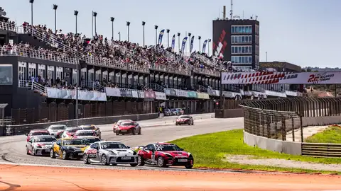 Gran ambiente en el Circuit para celebrar el 25 aniversario en el Racing Weekend Gran ambiente en el Circuit para celebrar el 25 aniversario en el Racing Weekend