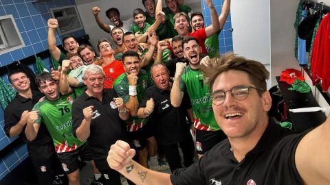 El Fertiberia Balonmano celebra su triunfo frente al Atl&eacute;tico Nov&aacute;s