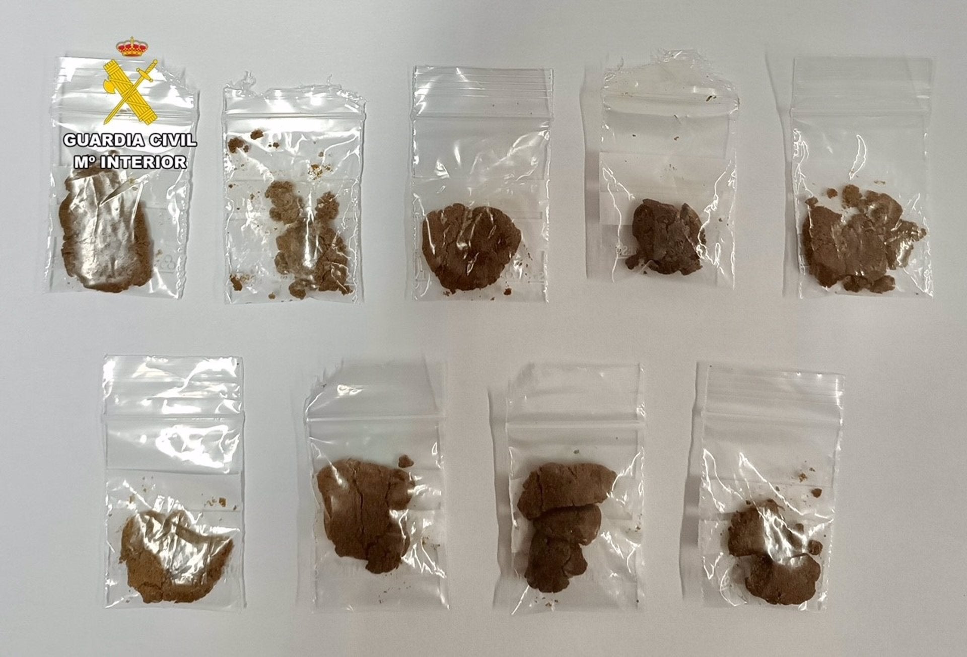 Detenido un menor con nueve bolsas con hachís para vender en las fiestas de Casas de Don Gómez Detenido un menor con nueve bolsas con hachís para vender en las fiestas de Casas de Don Gómez