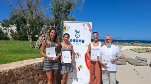 Caroline Roe, parte de la propiedad del Hotel Can Salia, María Angeles Yern Tur, técnica de promoción de Fomento del turismo de la isla de Ibiza, Zélia Sicot, dinamizadora del club de producto Eating in Ibiza, y Miguel López, chef del restaurante Taste of Salia Caroline Roe, parte de la propiedad del Hotel Can Salia, María Angeles Yern Tur, técnica de promoción de Fomento del turismo de la isla de Ibiza, Zélia Sicot, dinamizadora del club de producto Eating in Ibiza, y Miguel López, chef del restaurante Taste of Salia