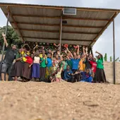 Grupo al que han estado ayudando en Tanzania Grupo al que han estado ayudando en Tanzania