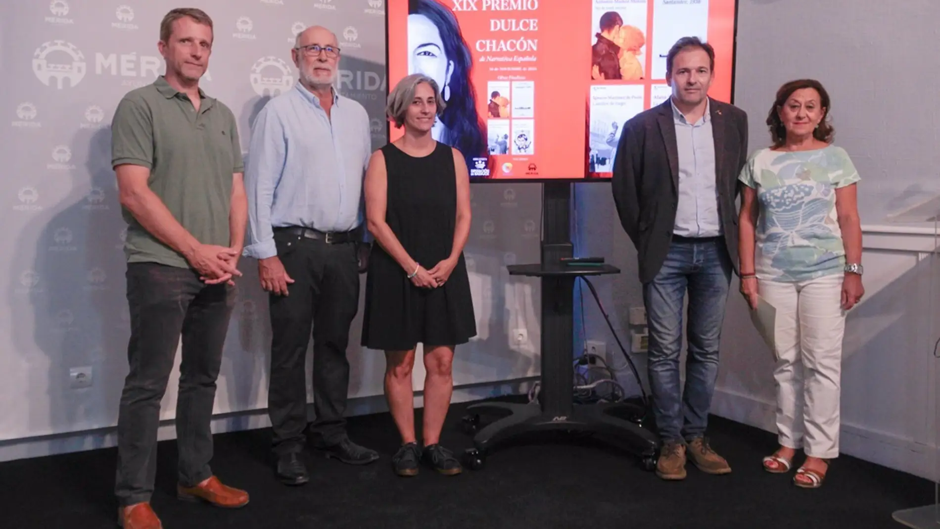 Muñoz Molina, Álvaro Pombo, Ignacio Martínez de Pizón y Alana S. Portero, finalistas del premio "Dulce Chacón" Muñoz Molina, Álvaro Pombo, Ignacio Martínez de Pizón y Alana S. Portero, finalistas del premio "Dulce Chacón"