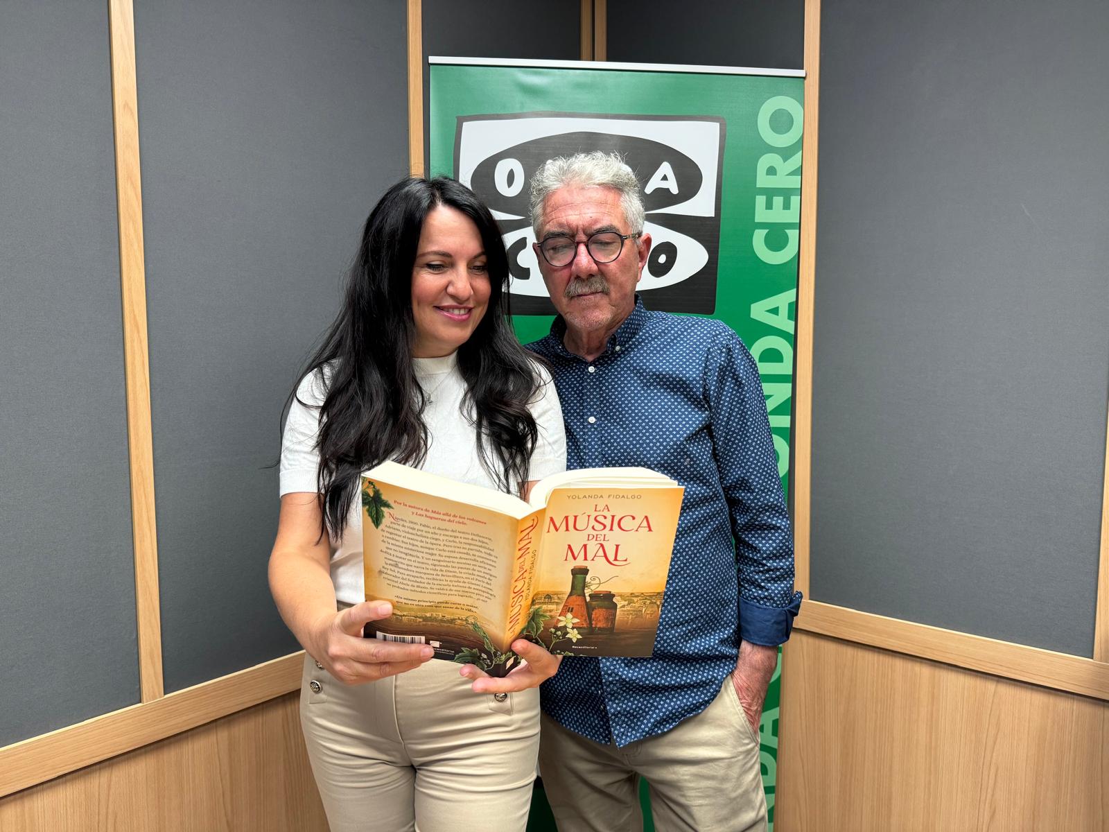 Yolanda Fidalgo presenta en Más de uno Alicante su novela histórica 'La música del mal' Yolanda Fidalgo presenta en Más de uno Alicante su novela histórica 'La música del mal'