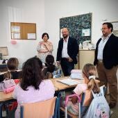Visita del alcalde Germán Beardo y delegado Enrique Iglesias al colegio José Luis Poullet 