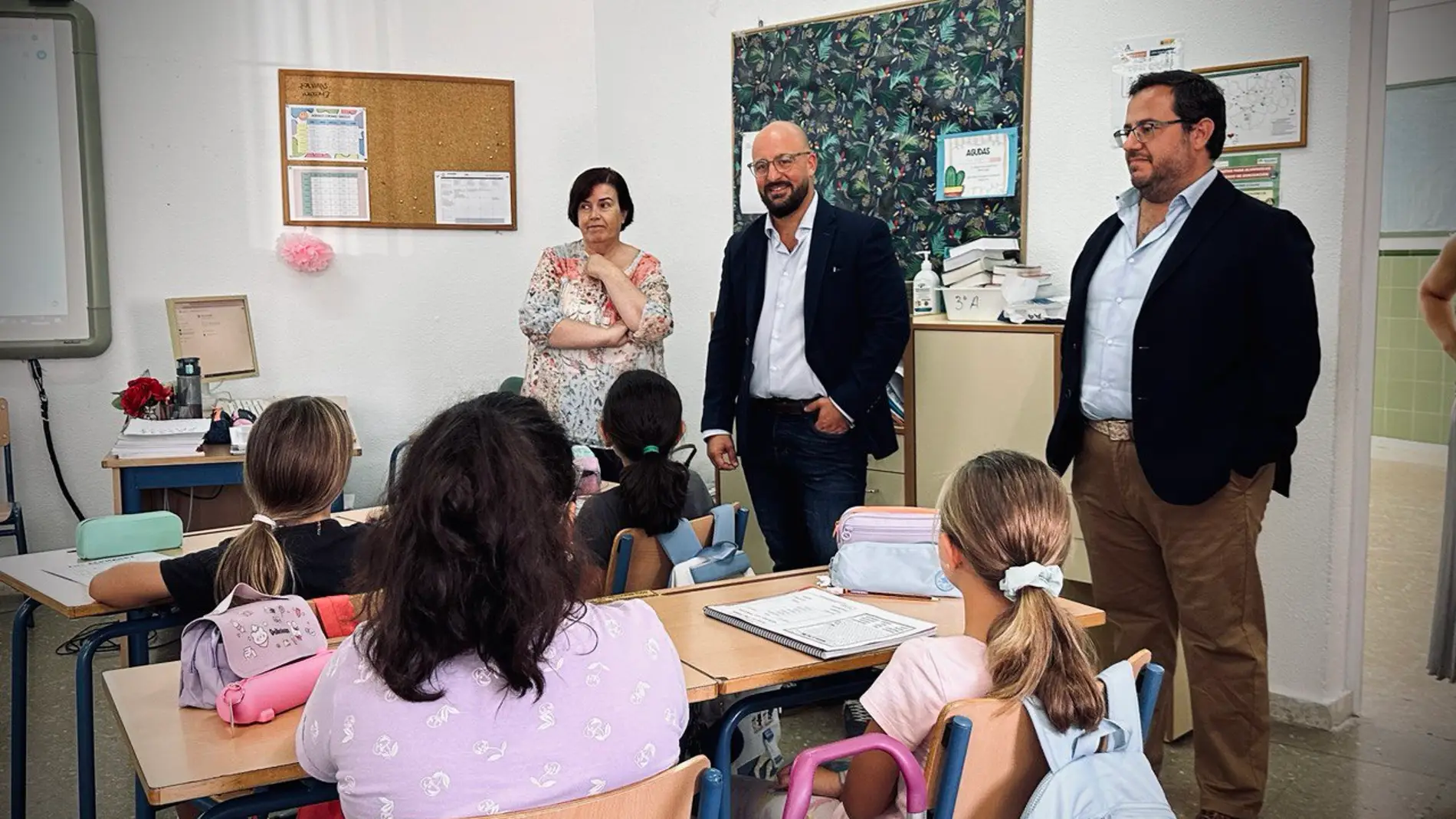 Visita del alcalde Germán Beardo y delegado Enrique Iglesias al colegio José Luis Poullet Visita del alcalde Germán Beardo y delegado Enrique Iglesias al colegio José Luis Poullet