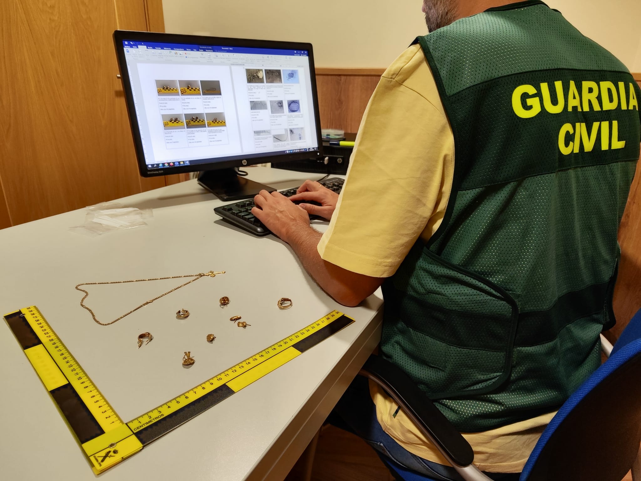 Investigan a unha coidadora por furto nun domicilio de A Rúa Investigan a unha coidadora por furto nun domicilio de A Rúa