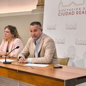 Adrián Fernández y Maribel Mansilla durante la rueda de prensa