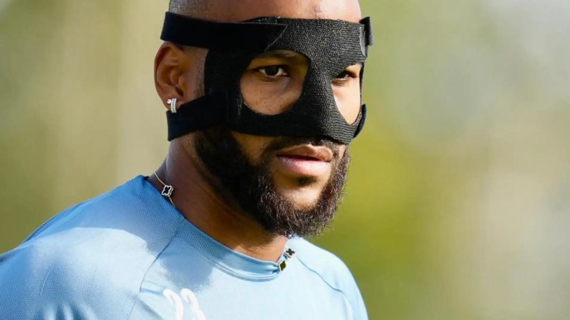 Marcao entrena con máscara Marcao entrena con máscara