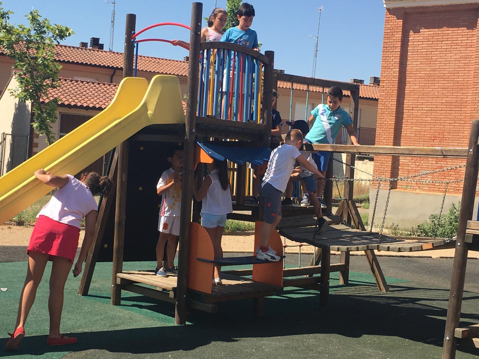 La Diputación palentina invierte 600.000 euros para que 64 localidades puedan crear, adecuar y mejorar sus áreas infantiles y parques biosaludables municipales La Diputación palentina invierte 600.000 euros para que 64 localidades puedan crear, adecuar y mejorar sus áreas infantiles y parques biosaludables municipales