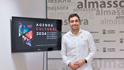 El concejal de Cultura, Vicente Blay, ha presentado la programaci&oacute;n cultural. 