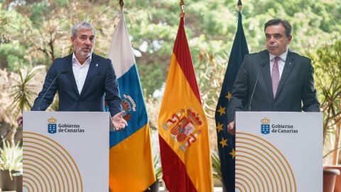 Fernando Clavijo, presidente del Gobierno de Canarias y Margaritis Schinas, vicepresidente de la Comisi&oacute;n Europea 