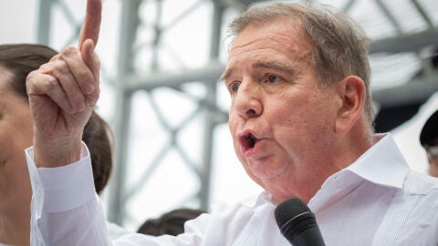Edmundo Gonz&aacute;lez desvela que fue coaccionado por el r&eacute;gimen para salir de Venezuela