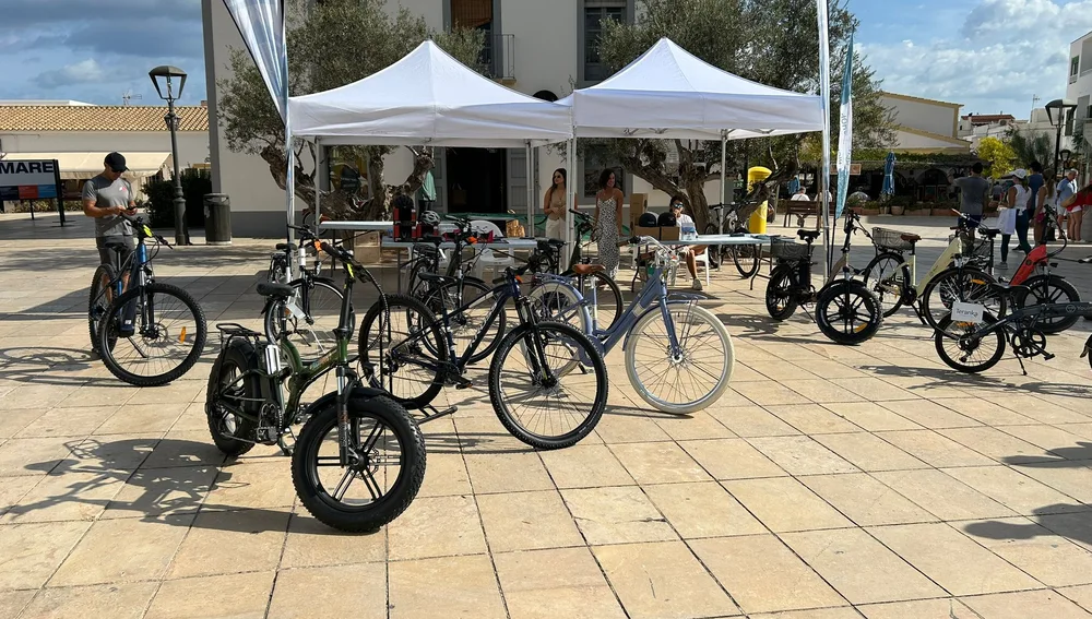 Estos días hay una exhibición de bicicletas convencionales y eléctricas en Sant Francesc Estos días hay una exhibición de bicicletas convencionales y eléctricas en Sant Francesc