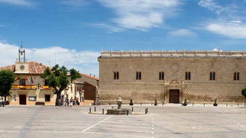 Plaza Mayor de Cogolludo (Guadalajara).