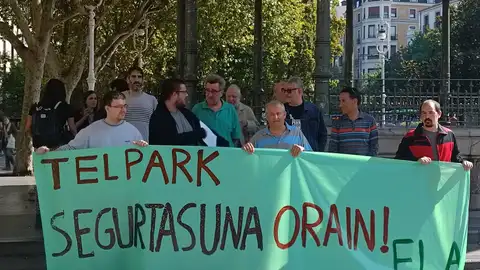 Los trabajadores de los aparcamientos concentrados Los trabajadores de los aparcamientos concentrados