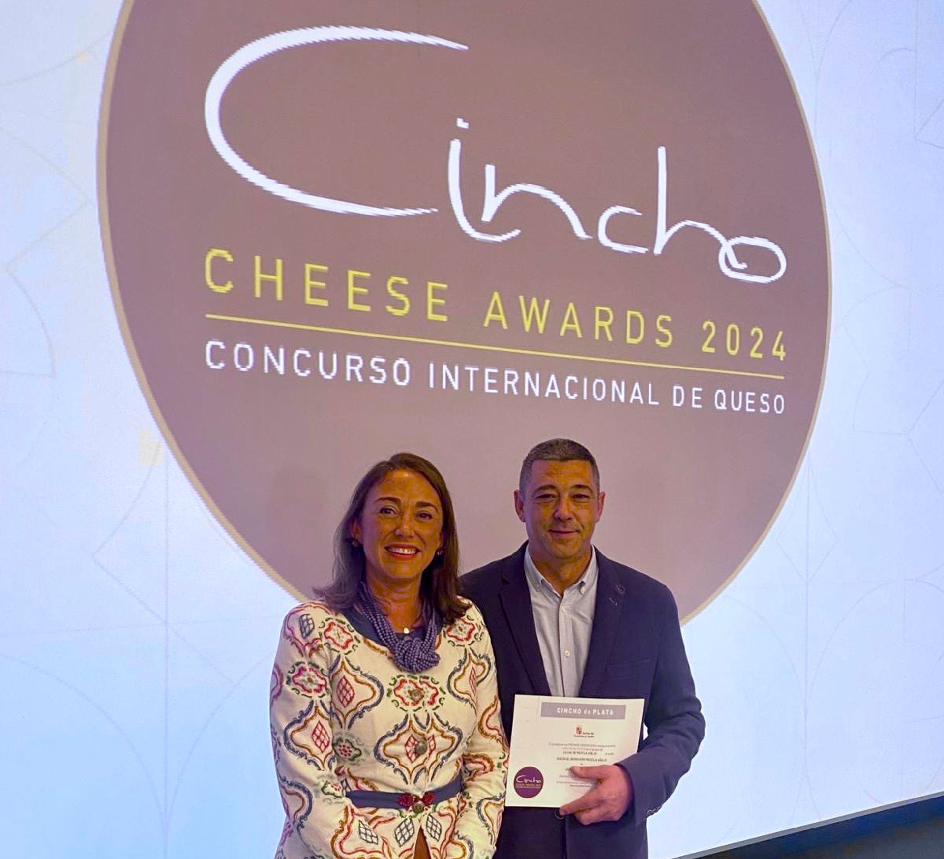 La D.O.P Torta del Casar felicita a la quesería 'Los Casareños' tras recibir el premio Cincho de Plata La D.O.P Torta del Casar felicita a la quesería 'Los Casareños' tras recibir el premio Cincho de Plata