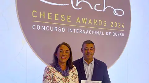 La D.O.P Torta del Casar felicita a la quesería 'Los Casareños' tras recibir el premio Cincho de Plata La D.O.P Torta del Casar felicita a la quesería 'Los Casareños' tras recibir el premio Cincho de Plata