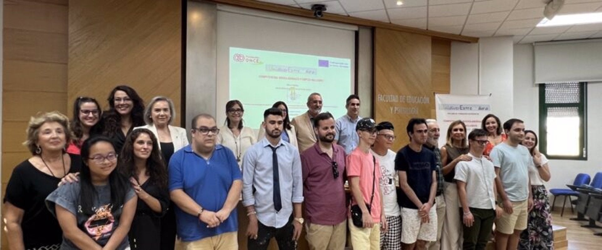 Trece alumnos con discapacidad comienzan un curso de competencias sociolaborales y empleo de la Universidad de Extremadura Trece alumnos con discapacidad comienzan un curso de competencias sociolaborales y empleo de la Universidad de Extremadura