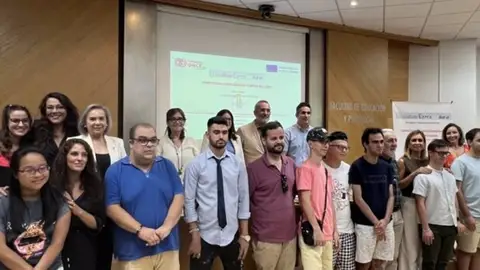 Trece alumnos con discapacidad comienzan un curso de competencias sociolaborales y empleo de la Universidad de Extremadura Trece alumnos con discapacidad comienzan un curso de competencias sociolaborales y empleo de la Universidad de Extremadura