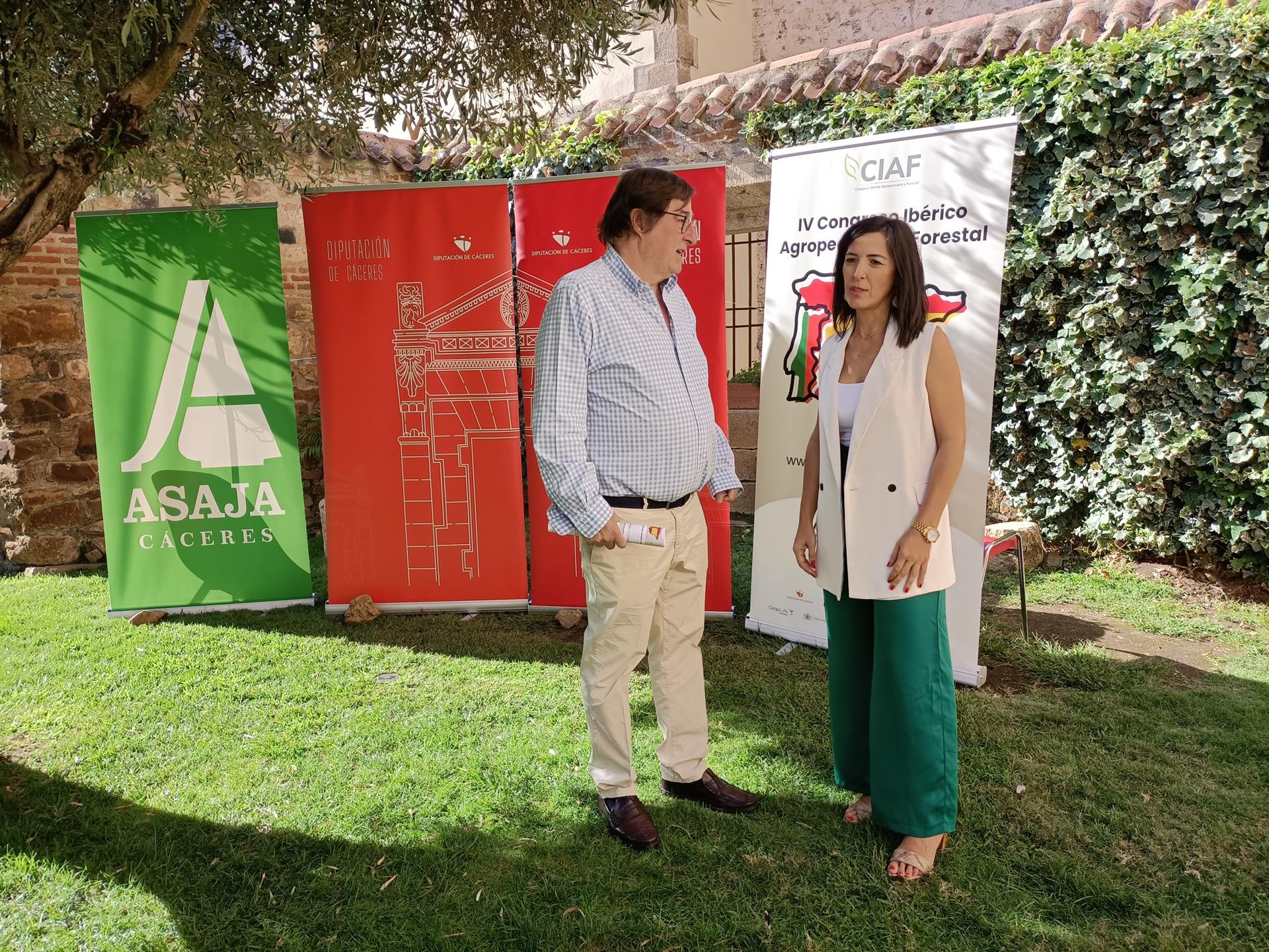 Más de 450 agricultores y ganaderos de España y Portugal se dan cita este jueves en un congreso en Cáceres para analizar sus retos Más de 450 agricultores y ganaderos de España y Portugal se dan cita este jueves en un congreso en Cáceres para analizar sus retos