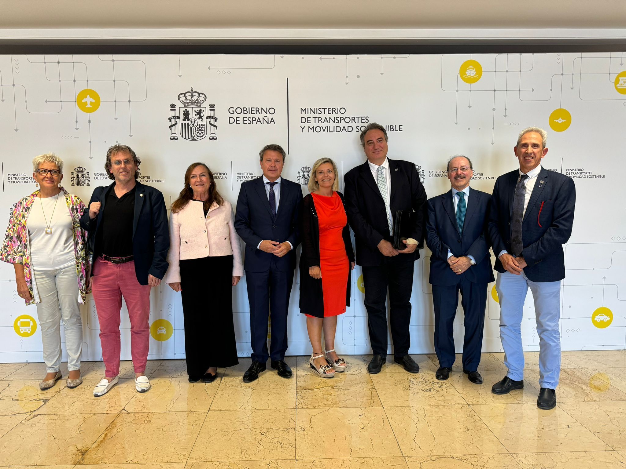 "Monegros no pierdas tu tren" y CEOE reclaman mejoras para el transporte de Huesca "Monegros no pierdas tu tren" y CEOE reclaman mejoras para el transporte de Huesca