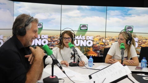 Carlos Alsina e Irene Ram&iacute;rez con Aitana, invitada