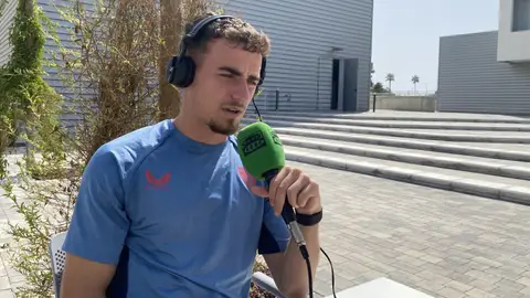 Adrià Pedrosa, en el micrófono de Onda Cero Sevilla. Adrià Pedrosa, en el micrófono de Onda Cero Sevilla.