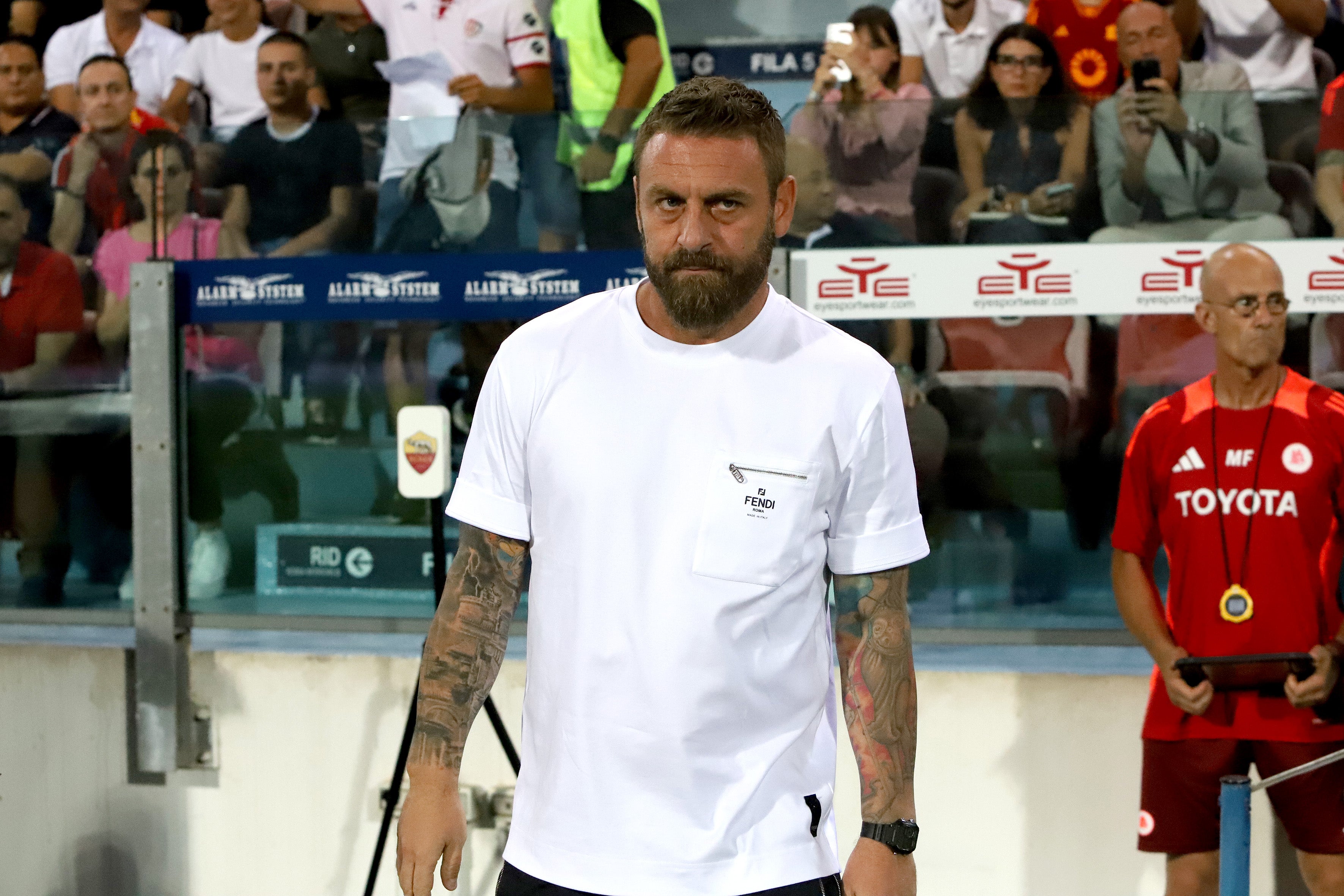 El Roma destituye a De Rossi tras solo cuatro partidos de Liga El Roma destituye a De Rossi tras solo cuatro partidos de Liga