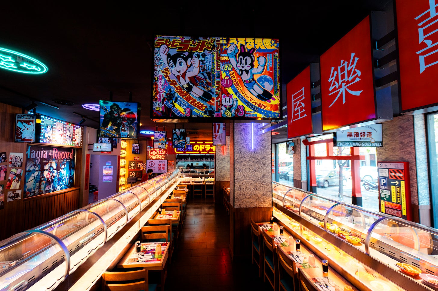 Amazing Mota, un divertido buffet libre con cinta giratoria que nos sumerge en la cultura pop japonesa Amazing Mota, un divertido buffet libre con cinta giratoria que nos sumerge en la cultura pop japonesa