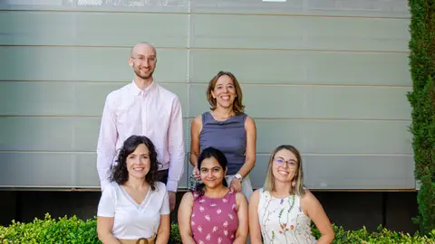 Equipo de investigadores liderado por Isabel Pérez-Otaño. Equipo de investigadores liderado por Isabel Pérez-Otaño.